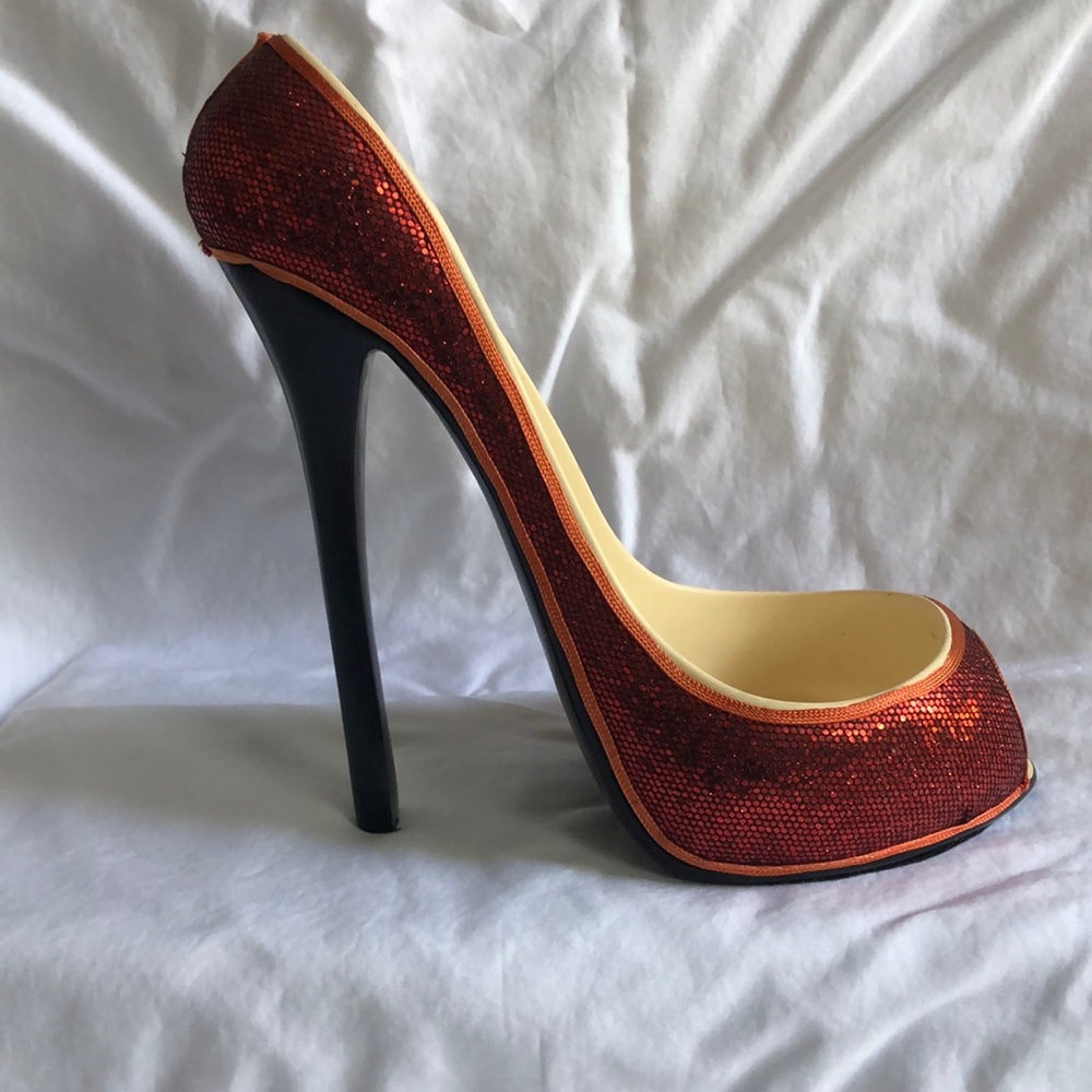Brand new ceramic high heel wine holder